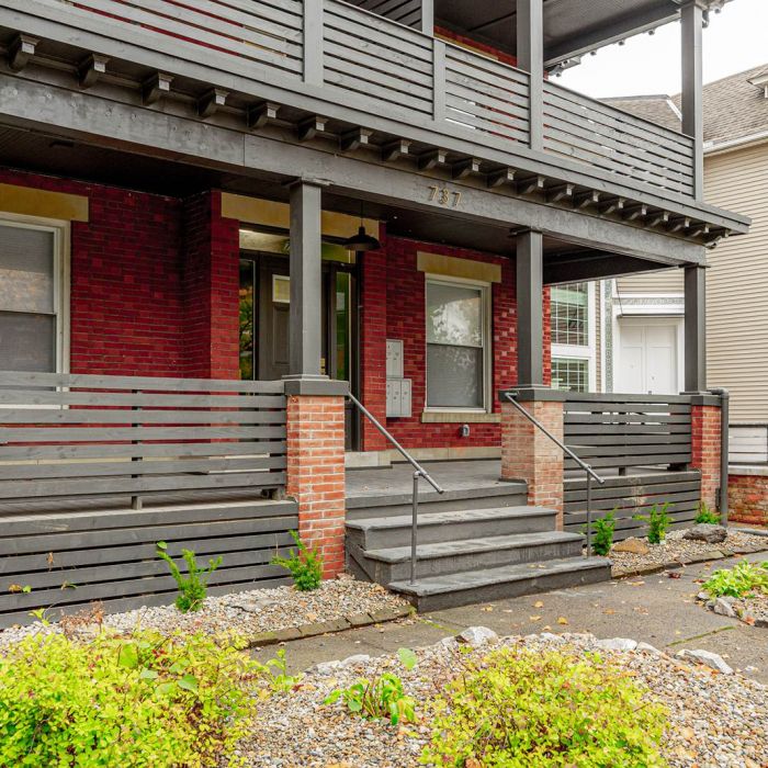737 Franklin Ave