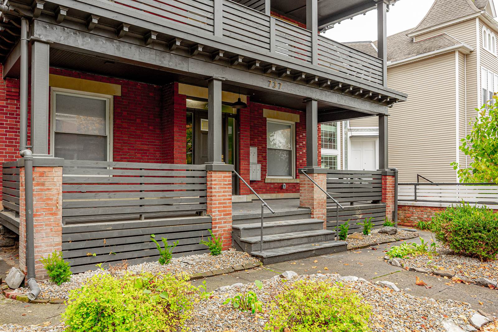 737 Franklin Ave